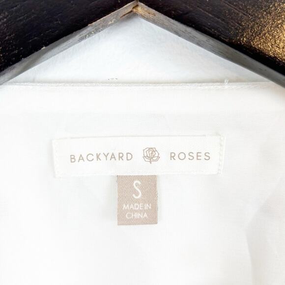 Backyard Roses Alex Top Size Small NWT - Picture 5 of 7